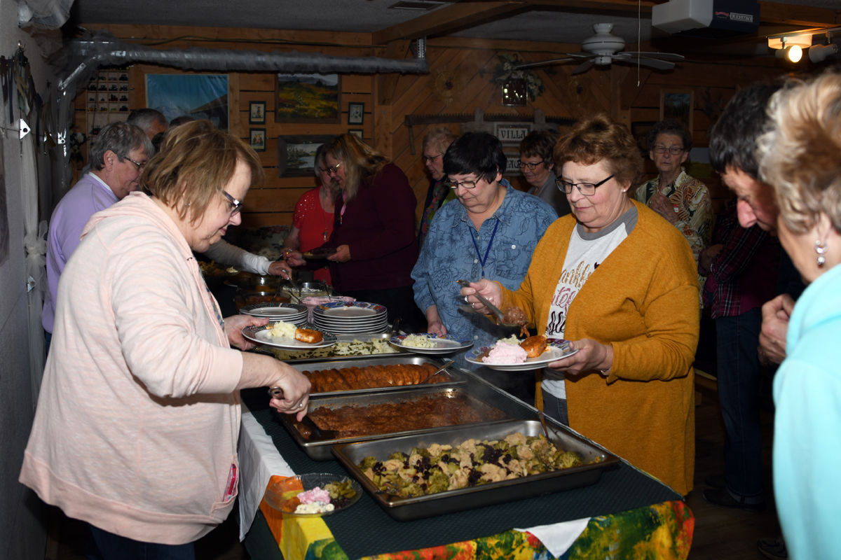 039 Lunch at Inge Schminke home.JPG